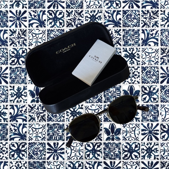 Coach Black Sunglasses with Case and Box - Picture 1 of 3